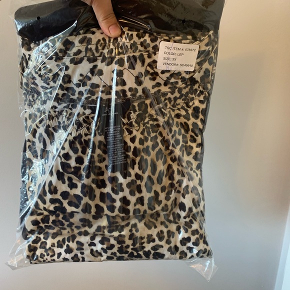 NWT + NWOT 🛍5 items 🛍 Plus Size Mystery Bundle - Picture 11 of 13